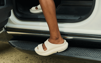 Women's OOyea Slide Sandal - Chalk model stepping into car | lifestyle